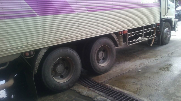 รถฮีโน่ 10 ล้อ ตู้เย็น  FL1J   260 แรงม้า. ปี 48.   สนใจติดต่อ  081 - 6079515