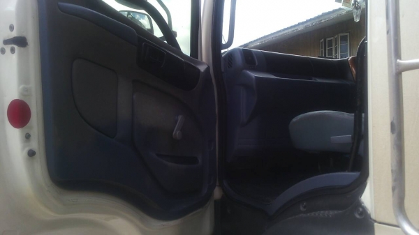 รถฮีโน่ 10 ล้อ ตู้เย็น  FL1J   260 แรงม้า. ปี 48.   สนใจติดต่อ  081 - 6079515