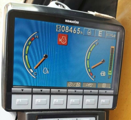 ขายด่วน!! KOMATSU PC200-8 ไมล์ชม.8,000 สภาพสวยค่ะ