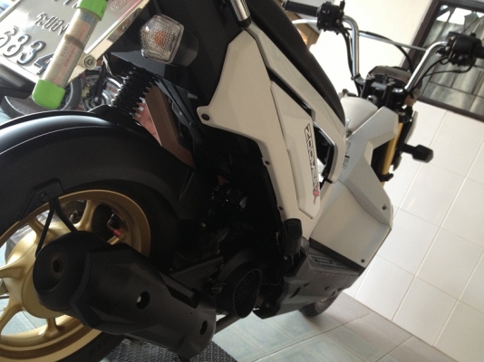 Zoomer-x ตัวTOP โฉมใหม่ สีขาว วิ่ง8000 ปลายปี57 (ของแถม 4 รายการ) Zoomer-x ตัวTOP โฉมใหม่ สีขาว วิ่ง8000 ปลายปี57 (ของแถม 4 รายการ)