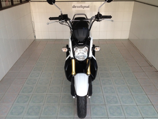 Zoomer-x ตัวTOP โฉมใหม่ สีขาว วิ่ง8000 ปลายปี57 (ของแถม 4 รายการ) Zoomer-x ตัวTOP โฉมใหม่ สีขาว วิ่ง8000 ปลายปี57 (ของแถม 4 รายการ)