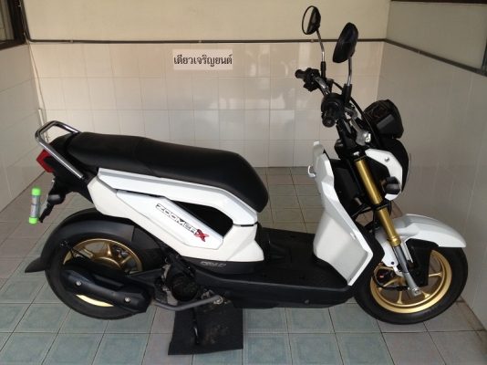 Zoomer-x ตัวTOP โฉมใหม่ สีขาว วิ่ง8000 ปลายปี57 (ของแถม 4 รายการ)