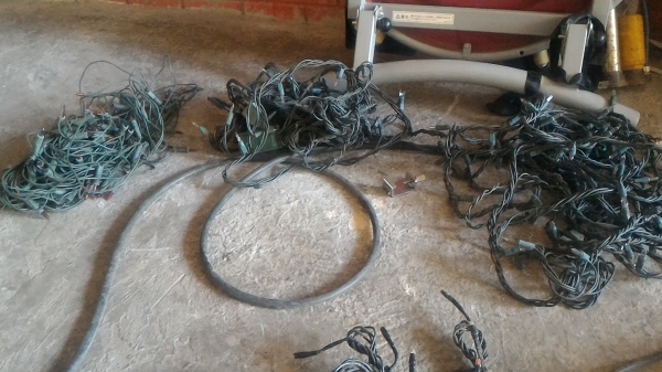 ให้ยกชุด 6 ชุด หลอดไฟประดับเทศกาลมี LED 3 ชุดและหลอดธรรมดา 3 ชุด ไฟเปลี่้ยนสีและรูปแบบได้