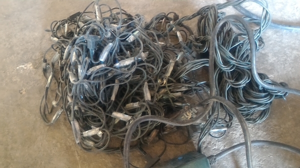 ให้ยกชุด 6 ชุด หลอดไฟประดับเทศกาลมี LED 3 ชุดและหลอดธรรมดา 3 ชุด ไฟเปลี่้ยนสีและรูปแบบได้