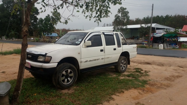 อีสุสุขับเคลื่อนสี่ล้อ ยกสูงแท้ (โพวิลเสีย ) สภาพใช้งานเล่มพร้อมโอน 139,000 ต่อรอง