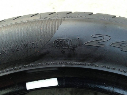 ยาง PIRELLI 245-50-18 ยางรันแฟลตปี 11 4 เส้น 3000  ไม่ควรพลาด สภาพสวยๆไม่มีปะไม่บวมดอกยางเหลือเยอะเอาไปวิ่งกันใด้อีกยาวค่ะ