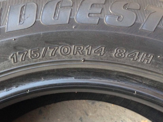 ยาง BRIDGESTONE 175-70-14 ปี 12 ครบชุด 4 เส้น 2000  สภาพสวยๆดอกยางนิ่มๆไม่บวมเอาไปวิ่งกันยาวๆราคาเบาๆค่ะ