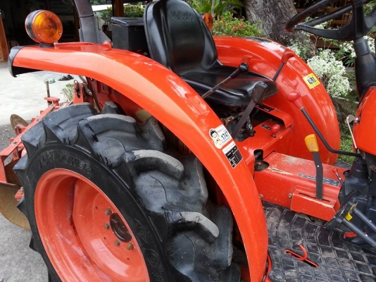 คูโบต้า L3008 4 WD ใบมีดตราช้าง ทำงาน 578 ชั่วโมง..เล่มทะเบียนพร้อม