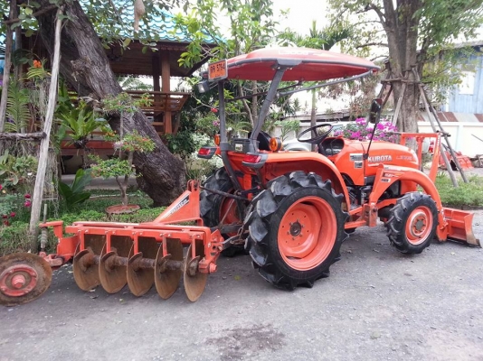 คูโบต้า L3008 4 WD ใบมีดตราช้าง ทำงาน 578 ชั่วโมง..เล่มทะเบียนพร้อม