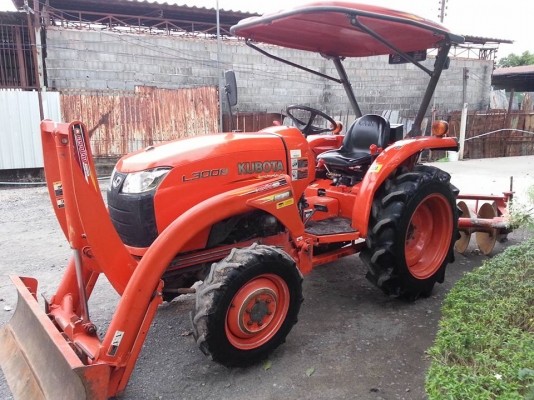 คูโบต้า L3008 4 WD ใบมีดตราช้าง ทำงาน 578 ชั่วโมง..เล่มทะเบียนพร้อม