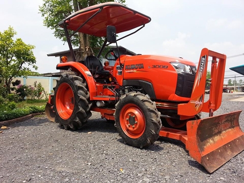 คูโบต้า L3008 4 WD ใบมีดตราช้าง ทำงาน 578 ชั่วโมง..เล่มทะเบียนพร้อม