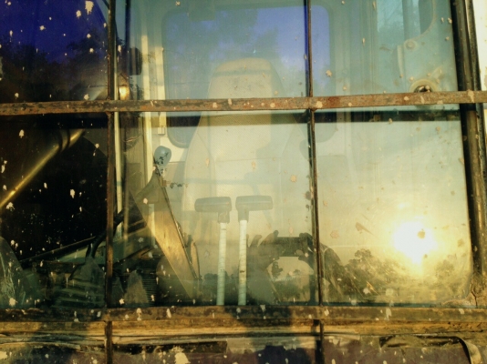 KOMATSU PC 200-5 เอกสารเล่มทะเบียนครบพร้อม ภายในเก๋งสะอาดสวย แอร์เย็น ไฟฟ้าหน้าจอครบ คอนโทรลยาว เครื่องยนต์เดิมๆปั๊มเดิมแห้งดีแรงดีทำงานไม่โหลดครับ ภายนอกบูมอาร์มสวยๆไม่ปะ ช่วงล่างเอวแน่น โรลเลอร์โซ่ใบแทรกสภาพดีโดยรวมประมาณ 65\% พร้อมใช้งานได้เลย ราคาต่อรอ