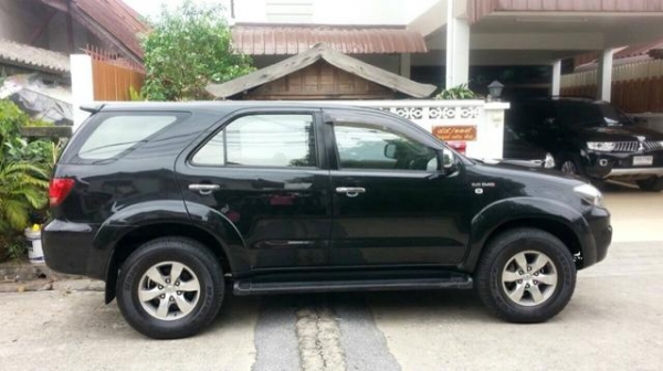 06 toyota fortuner 3.0 G สีดำเกียร์ธรรมดา รถสวยพร้อมใช้งาน รถสวยไม่มีชน
