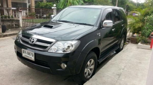 06 toyota fortuner 3.0 G สีดำเกียร์ธรรมดา รถสวยพร้อมใช้งาน รถสวยไม่มีชน