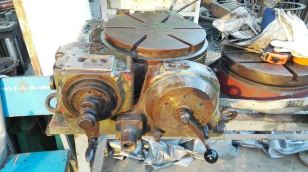 **** SOLD **** หัวแบ่ง 12" นิ้ว Germany ใช้ได้ทั้งระบบไฟฟ้าและมือหมุน สภาพสวยสดนอกพร้อมใช้งาน.