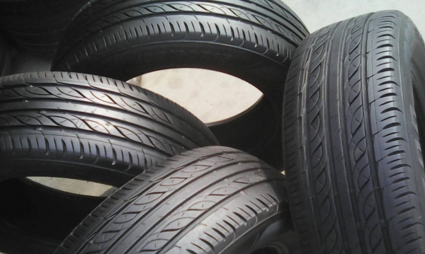 195/60R15 firestone TZ700 ปี14 ชุด 4 เส้น tel.081-427-3941 ไอดีไลน์ autobot107 195/60R15 firestone TZ700 ปี14 ชุด 4 เส้น tel.081-427-3941 ไอดีไลน์ autobot107