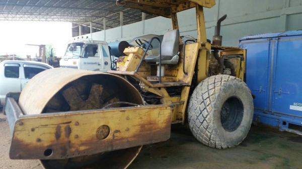 ขายรถบด CAT CS 563 เอกสารใบแจ้งจำหน่าย 2 เพลาเปลือกเดียว 10 ตัน สั่นสะเทือน ราคา 580000