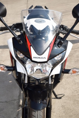 Honda Cbr 150i สีขาว สภาพป้ายแดง รถ 9 เดือน ราคา เบา ๆ