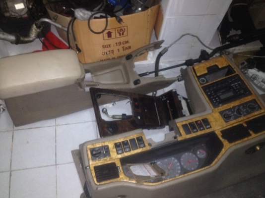 คอลโซล VOLVO S90 960 ของเก่าญี่ปุ่นตามรูปถึงที่ท้าวเเขนสภาพดี