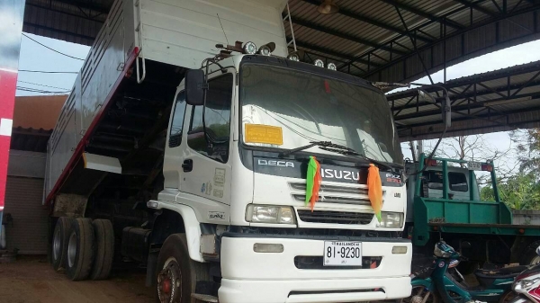 ขายรถบรรทุก 10 ล้อดัมพ์ ISUZU DECA 270 แรงม้าปี 2547 มีระบบลากพ่วง เครื่องดำ ราคา 1400000