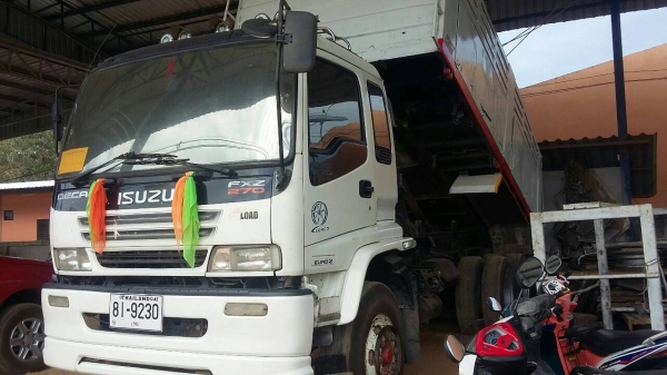 ขายรถบรรทุก 10 ล้อดัมพ์ ISUZU DECA 270 แรงม้าปี 2547 มีระบบลากพ่วง เครื่องดำ ราคา 1400000