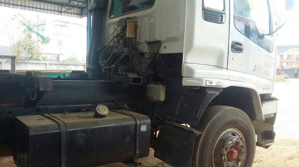 ขายรถบรรทุก 10 ล้อดัมพ์ ISUZU DECA 270 แรงม้าปี 2547 มีระบบลากพ่วง เครื่องดำ ราคา 1400000