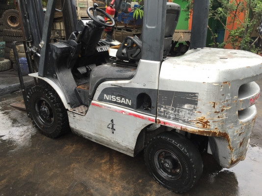 รถยกนิสสัน น้ำหนักยก 2.5 ตัน เสาสูง 3 เมตร เครื่องดีเซล เกียร์ออโต้ รถใช้งานมาแค่ 3900 ชม.