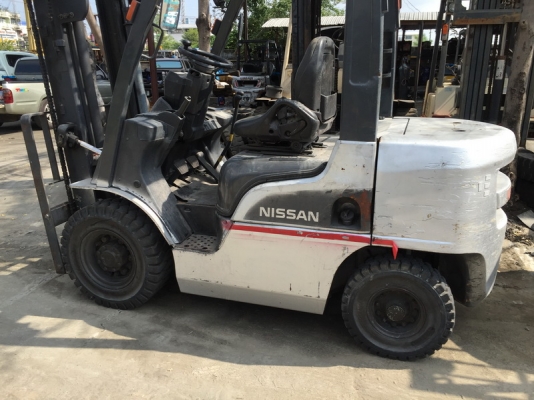 รถยกนิสสัน น้ำหนักยก 2.5 ตัน เสาสูง 3 เมตร เครื่องดีเซล เกียร์ธรรมดา ใช้งาน 6900 ชม. รถยกนิสสัน น้ำหนักยก 2.5 ตัน เสาสูง 3 เมตร เครื่องดีเซล เกียร์ธรรมดา ใช้งาน 6900 ชม.