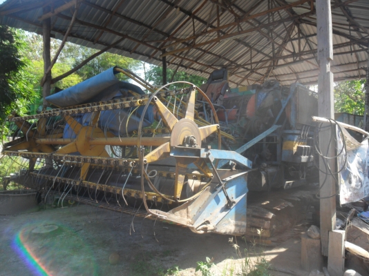 ขายด่วนๆๆครับ ยกเลย 3 คัน รถเกี่ยว 2 คัน พร้อมรถลาก 1 คัน ติต่อช่างงหมึก 084-5262494 และ 094-7452226