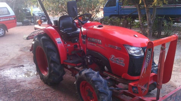 ขายรถไถ KUBOTA L3608 ใช้งานน้อย อุปกรณ์ครบ ดันหน้า ผานหลัง เอกสารพร้อมโอน สนใจโทร 090-8588220คุณนะ 093-3258446คุณบิว หรือเข้าดูสินค้าอื่นๆได้ที่ www.truck.in.th/498 หรือเพจFacebook ณรงค์ ซื้อขายรถมือสอง (เว็บไซต์ส่วนตัว) หรือFacebook อู่ คุณนะ