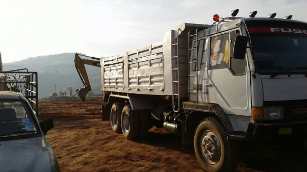 ต้องการขายรถ 10 ล้อ ด้ำ MITSUBISHI  FN527 MA