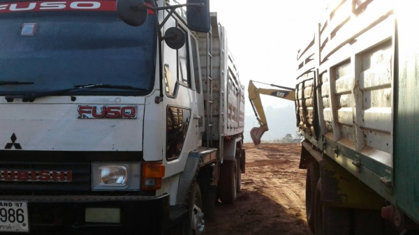 ต้องการขายรถ 10 ล้อ ด้ำ MITSUBISHI  FN527 MA