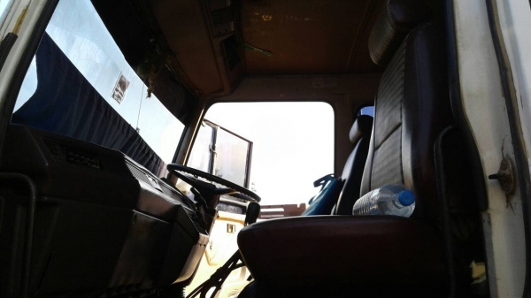 ต้องการขายรถ 10 ล้อ ด้ำ MITSUBISHI  FN527 MA