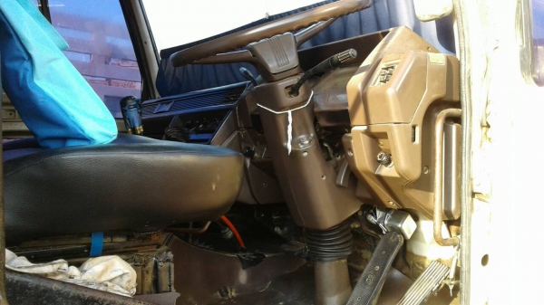 ต้องการขายรถ 10 ล้อ ด้ำ MITSUBISHI  FN527 MA