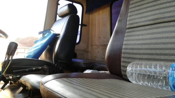 ต้องการขายรถ 10 ล้อ ด้ำ MITSUBISHI  FN527 MA