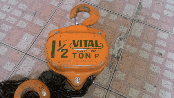 ขายด่วนรอกมือสาว VITAL 1 1/2 TON. Made in japan. ขายด่วนรอกมือสาว VITAL 1 1/2 TON. Made in japan.