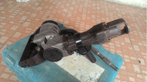 ขายด่วนสะกัดคอนกรีต MAKITA HM1201