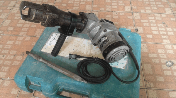 ขายด่วนสะกัดคอนกรีต MAKITA HM1201