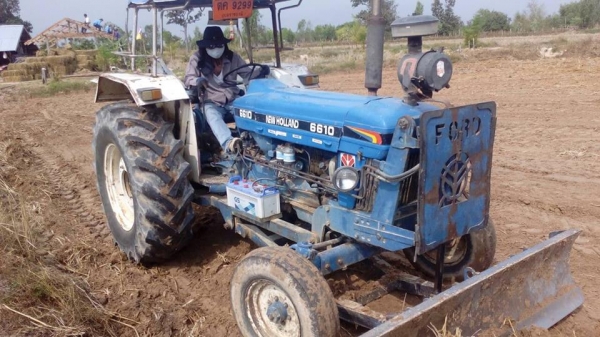 ขายรถไถ FORD 6600 เครื่องT3 อุปกรณ์ ดันหน้า ผานหลัง สภาพสวยพร้อมใช้งาน เอกสารพร้อมโอน สนใจโทร 090-8588220คุณนะ 093-3258446คุณบิว หรือเข้าดูสินค้าอื่นๆได้ที่ www.truck.in.th/498 หรือเพจFacebook ณรงค์ ซื้อขายรถมือสอง (เว็บไซต์ส่วนตัว) หรือFacebook อู่ คุณนะ