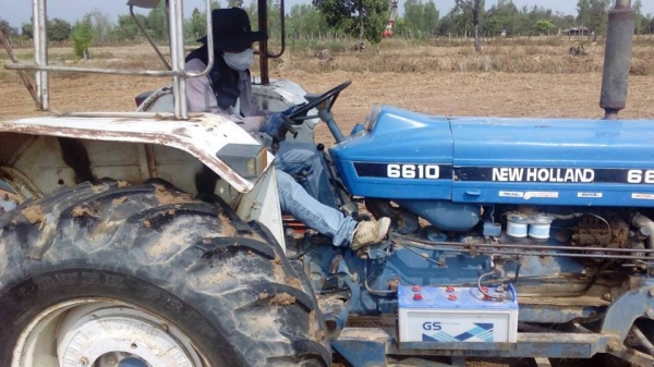 ขายรถไถ FORD 6600 เครื่องT3 อุปกรณ์ ดันหน้า ผานหลัง สภาพสวยพร้อมใช้งาน เอกสารพร้อมโอน สนใจโทร 090-8588220คุณนะ 093-3258446คุณบิว หรือเข้าดูสินค้าอื่นๆได้ที่ www.truck.in.th/498 หรือเพจFacebook ณรงค์ ซื้อขายรถมือสอง (เว็บไซต์ส่วนตัว) หรือFacebook อู่ คุณนะ