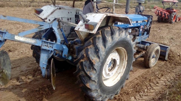 ขายรถไถ FORD 6600 เครื่องT3 อุปกรณ์ ดันหน้า ผานหลัง สภาพสวยพร้อมใช้งาน เอกสารพร้อมโอน สนใจโทร 090-8588220คุณนะ 093-3258446คุณบิว หรือเข้าดูสินค้าอื่นๆได้ที่ www.truck.in.th/498 หรือเพจFacebook ณรงค์ ซื้อขายรถมือสอง (เว็บไซต์ส่วนตัว) หรือFacebook อู่ คุณนะ