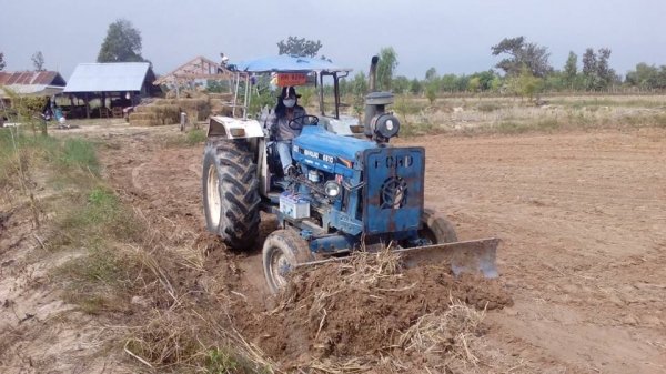 ขายรถไถ FORD 6600 เครื่องT3 อุปกรณ์ ดันหน้า ผานหลัง สภาพสวยพร้อมใช้งาน เอกสารพร้อมโอน สนใจโทร 090-8588220คุณนะ 093-3258446คุณบิว หรือเข้าดูสินค้าอื่นๆได้ที่ www.truck.in.th/498 หรือเพจFacebook ณรงค์ ซื้อขายรถมือสอง (เว็บไซต์ส่วนตัว) หรือFacebook อู่ คุณนะ