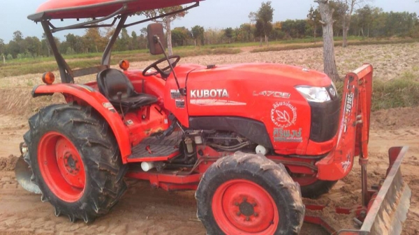 ขายรถไถ KUBOTA L4708 ใช้งานน้อย อุปกรณ์ครบ ดันหน้า ผานหลัง เอกสารพร้อมโอน สนใจโทร 090-8588220คุณนะ 093-3258446คุณบิว หรือเข้าดูสินค้าอื่นๆได้ที่ www.truck.in.th/498 หรือเพจFacebook ณรงค์ ซื้อขายรถมือสอง (เว็บไซต์ส่วนตัว) หรือFacebook อู่ คุณนะ