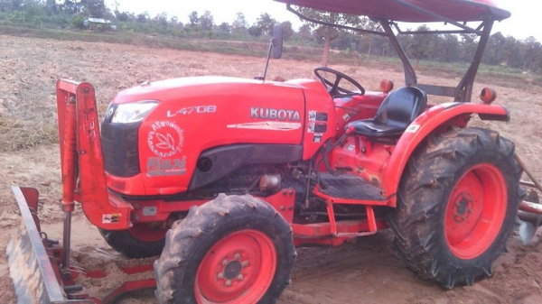 ขายรถไถ KUBOTA L4708 ใช้งานน้อย อุปกรณ์ครบ ดันหน้า ผานหลัง เอกสารพร้อมโอน สนใจโทร 090-8588220คุณนะ 093-3258446คุณบิว หรือเข้าดูสินค้าอื่นๆได้ที่ www.truck.in.th/498 หรือเพจFacebook ณรงค์ ซื้อขายรถมือสอง (เว็บไซต์ส่วนตัว) หรือFacebook อู่ คุณนะ