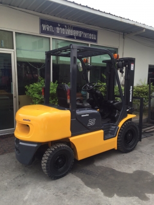 ขายรถยกโฟร์คลิฟท์ดีเซลยี่ห้อ KOMAT'SU FD25-14 ขายรถยกโฟร์คลิฟท์ดีเซลยี่ห้อ KOMAT'SU FD25-14