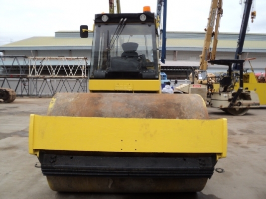 รถบดสั่นสะเทือนหน้าเหล็ก หลังยาง ขนาด 10 ตัน Bomag BW211D-4 #1437 รถถึงไทยแล้วนะคะ สภาพดี เก่านอกแท้ ติดต่อ ใหม่ 061-4194022