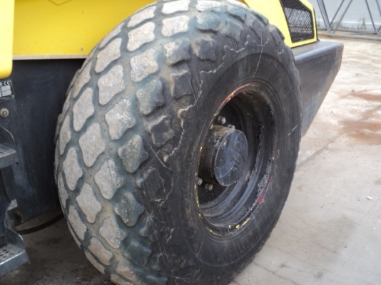 รถบดสั่นสะเทือนหน้าเหล็ก หลังยาง ขนาด 10 ตัน Bomag BW211D-4 #1133 สภาพดี เก่านอกแท้