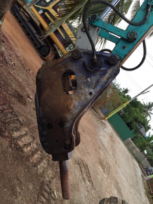 ขายด่วน รถขุด KOBELCO SK135SR  พร้อมหัวกระแทก นำเข้าจากญี่ปุ่นยังไม่ผ่านการใช้งานในไทย สภาพสวย พร้อมใช้ สนใจโทร 089-7462641 สุวรรณีจ้า