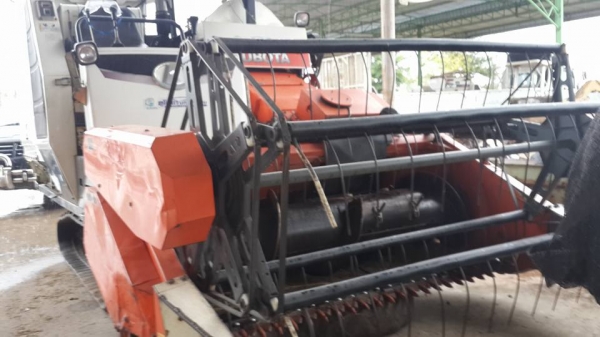 ขายด่วนรถเกี่ยวข้าวคูโบต้า DC 68  g  ราคา 315,000 คุยราคต่อราคาได้  รถพร้อมตรวจสภาพให้ก่อนยกไปทำงาน  รถดีครับเครื่องเดิม  โทร 080-5532793