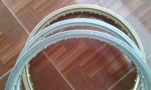 ขายทั้งหมด 1,200 บาทรวมส่ง